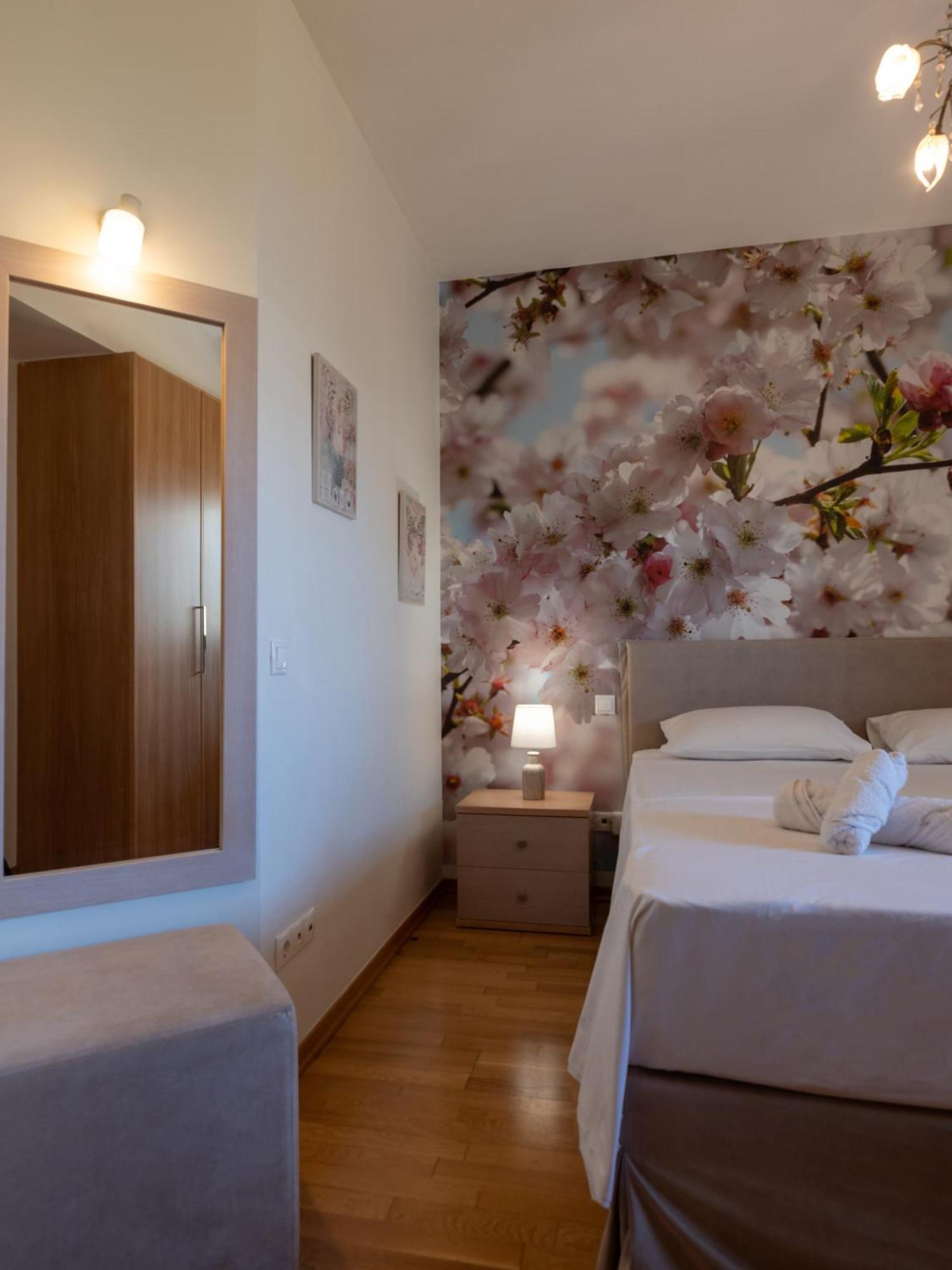 Onyx Center Apartment *